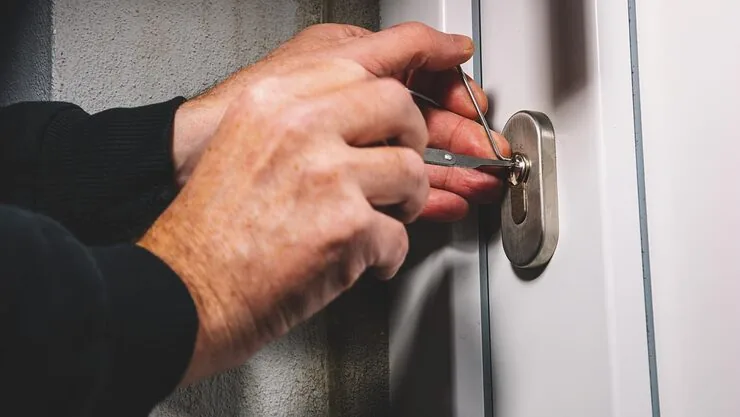Cambio de cerraduras a domicilio en CABA y GBA: instalación de cerradura de seguridad nueva